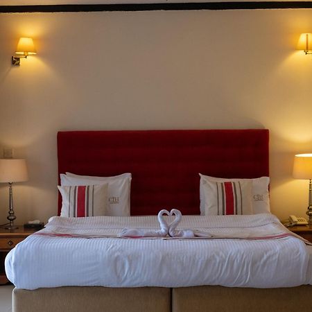 คันทรี ลอดจ์ คอมเพล็กซ์ Hotel ฟรีทาวน์ ภายนอก รูปภาพ