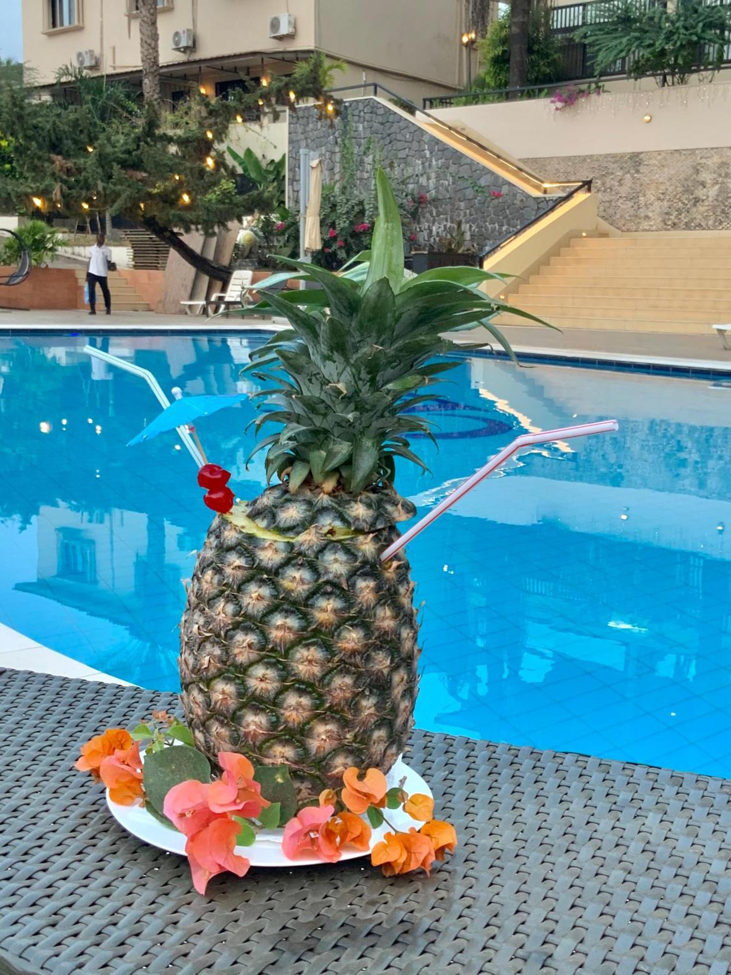 คันทรี ลอดจ์ คอมเพล็กซ์ Hotel ฟรีทาวน์ ภายนอก รูปภาพ