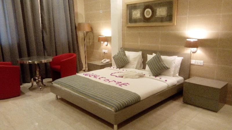 คันทรี ลอดจ์ คอมเพล็กซ์ Hotel ฟรีทาวน์ ภายนอก รูปภาพ