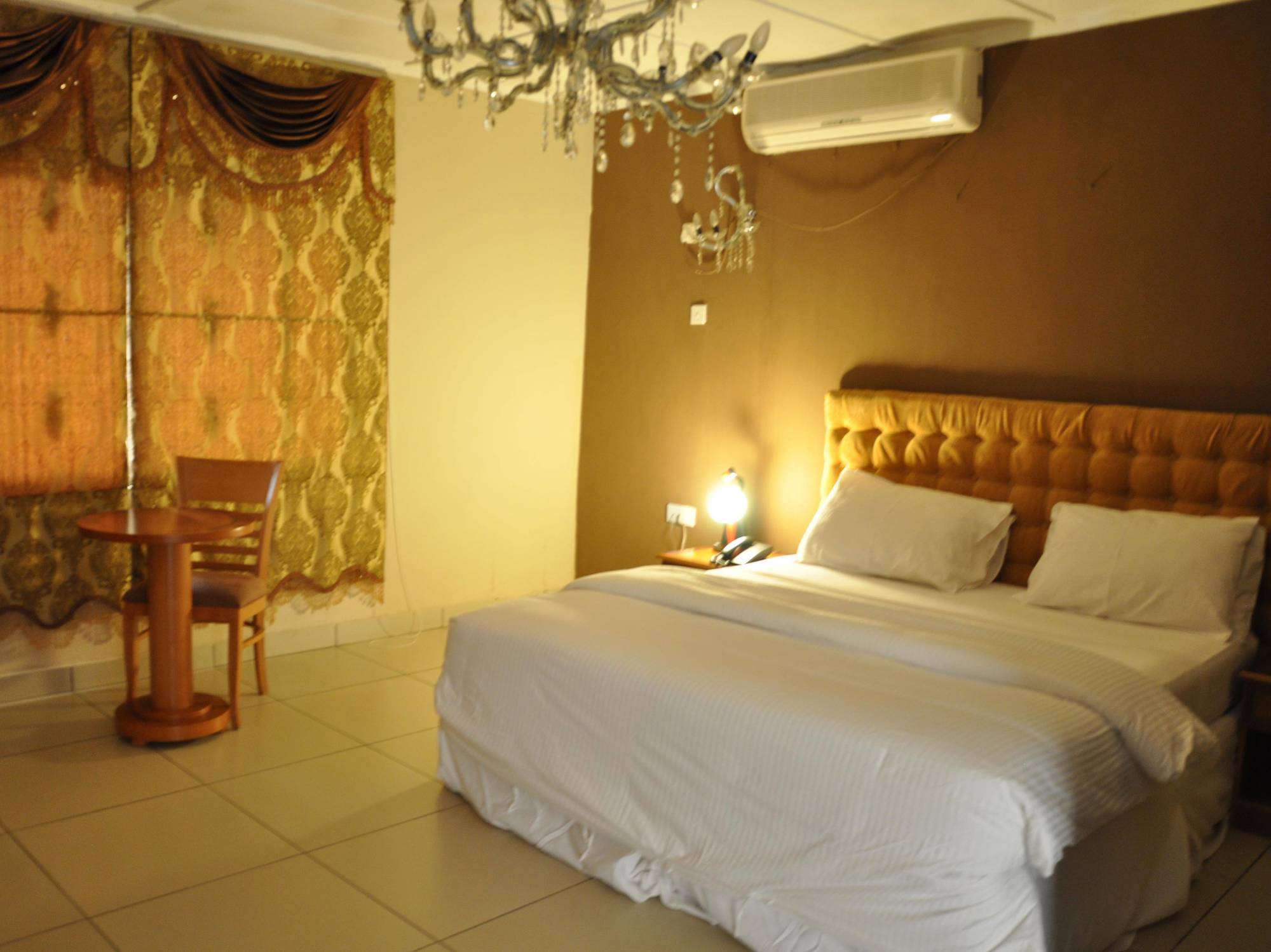 คันทรี ลอดจ์ คอมเพล็กซ์ Hotel ฟรีทาวน์ ภายนอก รูปภาพ