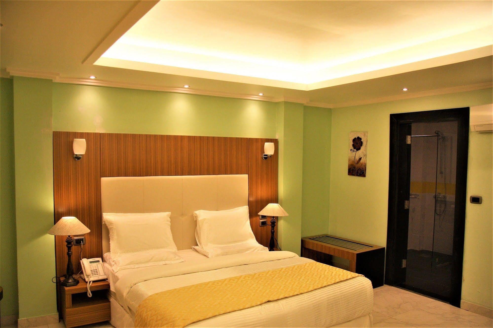 คันทรี ลอดจ์ คอมเพล็กซ์ Hotel ฟรีทาวน์ ภายนอก รูปภาพ