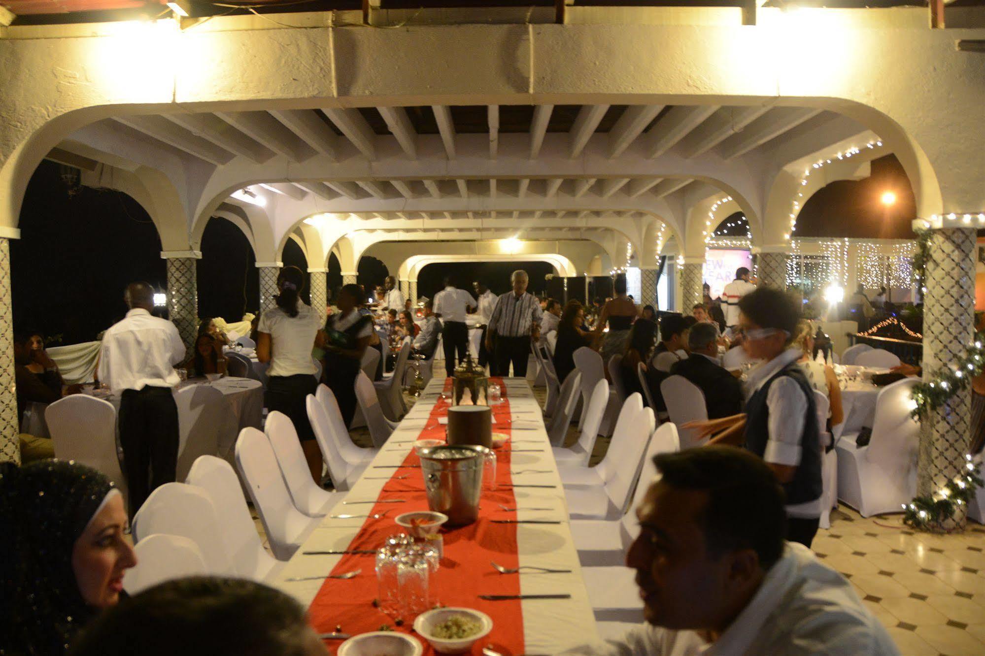 คันทรี ลอดจ์ คอมเพล็กซ์ Hotel ฟรีทาวน์ ภายนอก รูปภาพ