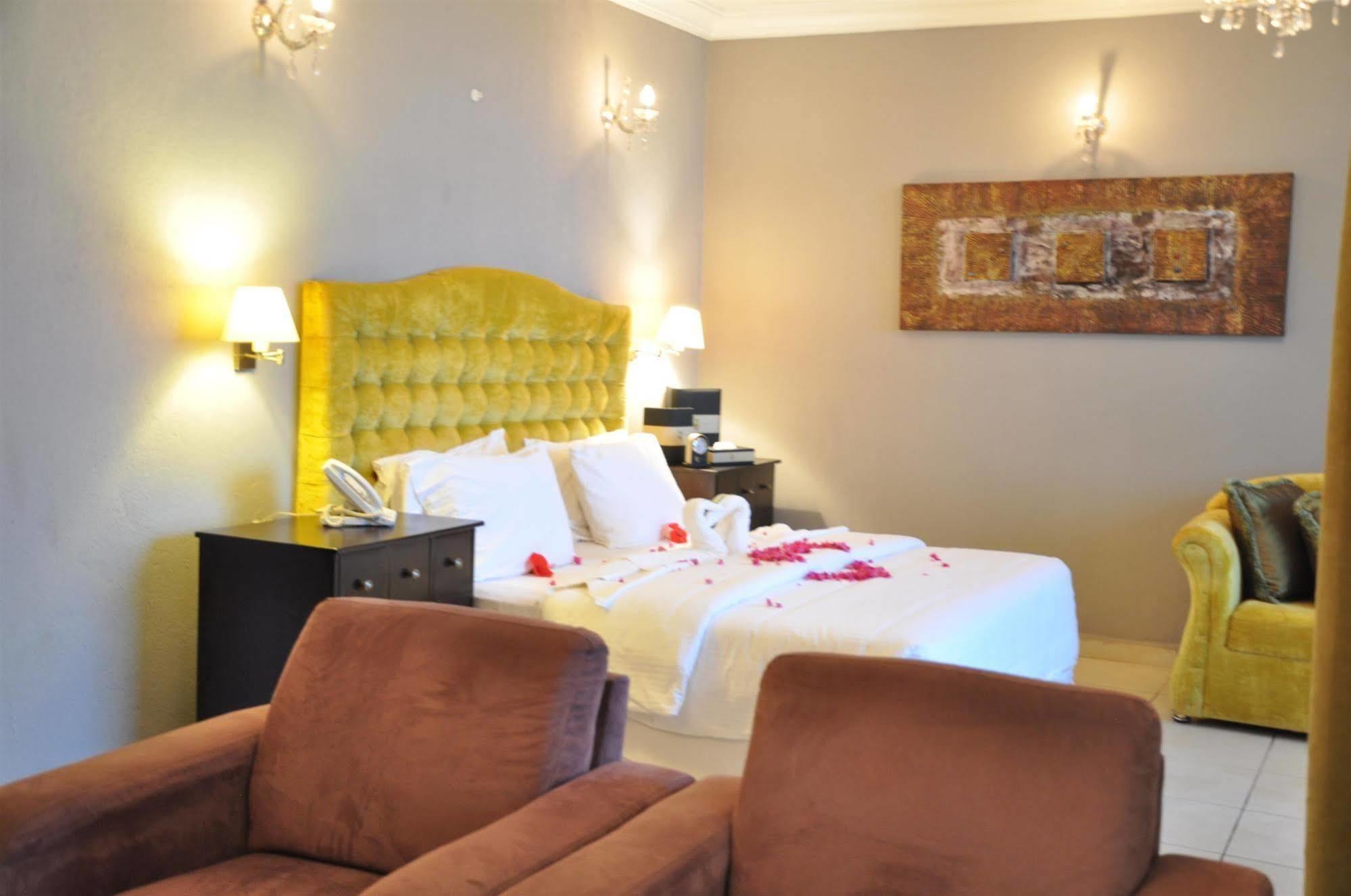 คันทรี ลอดจ์ คอมเพล็กซ์ Hotel ฟรีทาวน์ ภายนอก รูปภาพ