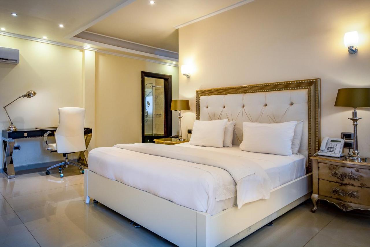 คันทรี ลอดจ์ คอมเพล็กซ์ Hotel ฟรีทาวน์ ภายนอก รูปภาพ