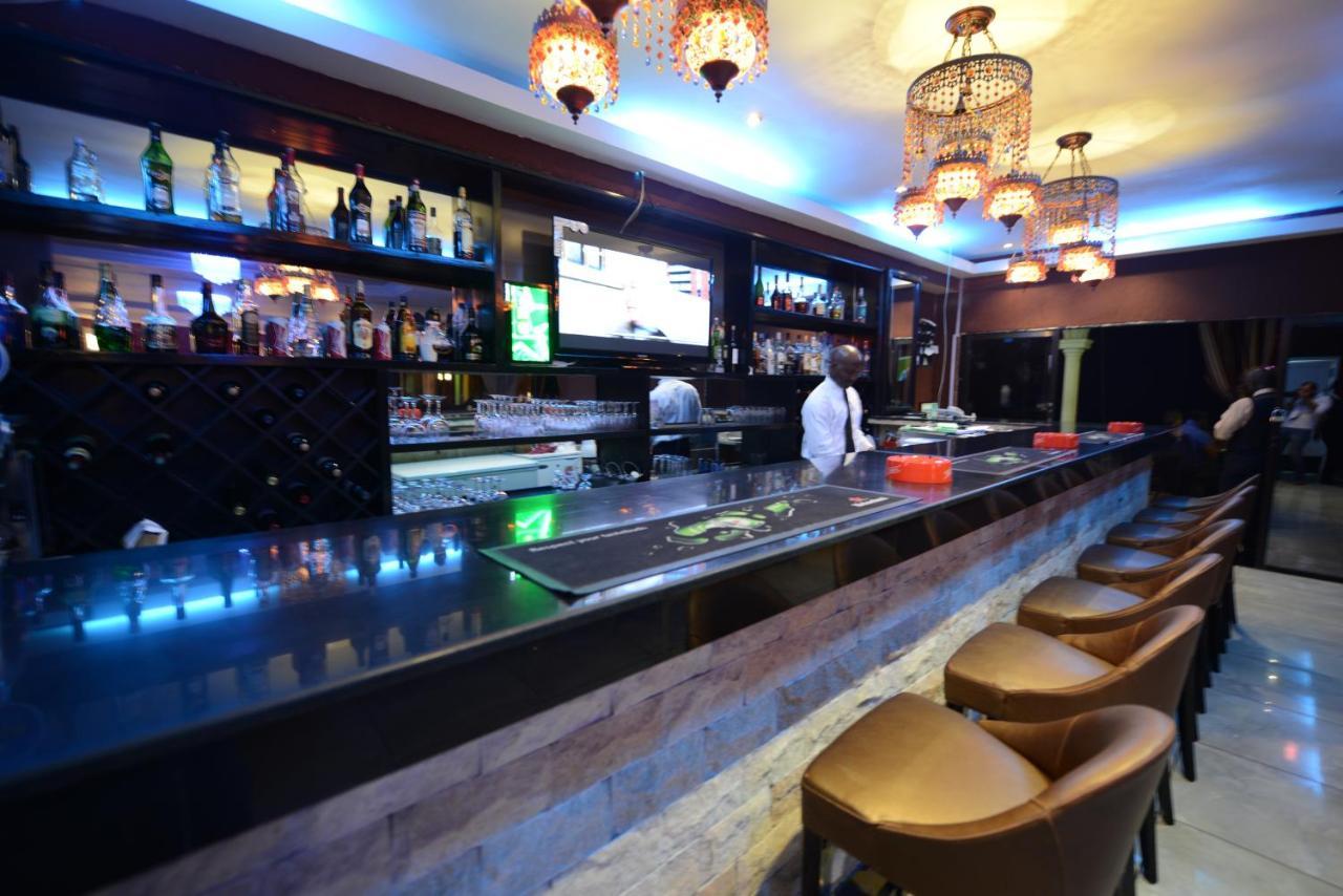 คันทรี ลอดจ์ คอมเพล็กซ์ Hotel ฟรีทาวน์ ภายนอก รูปภาพ